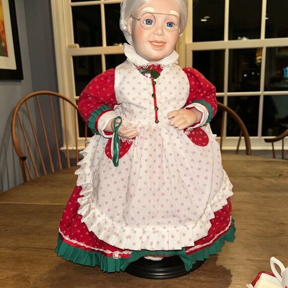 Danbury Mint, Mrs. Claus with Tea Set, 18"H - Picture 10 of 10